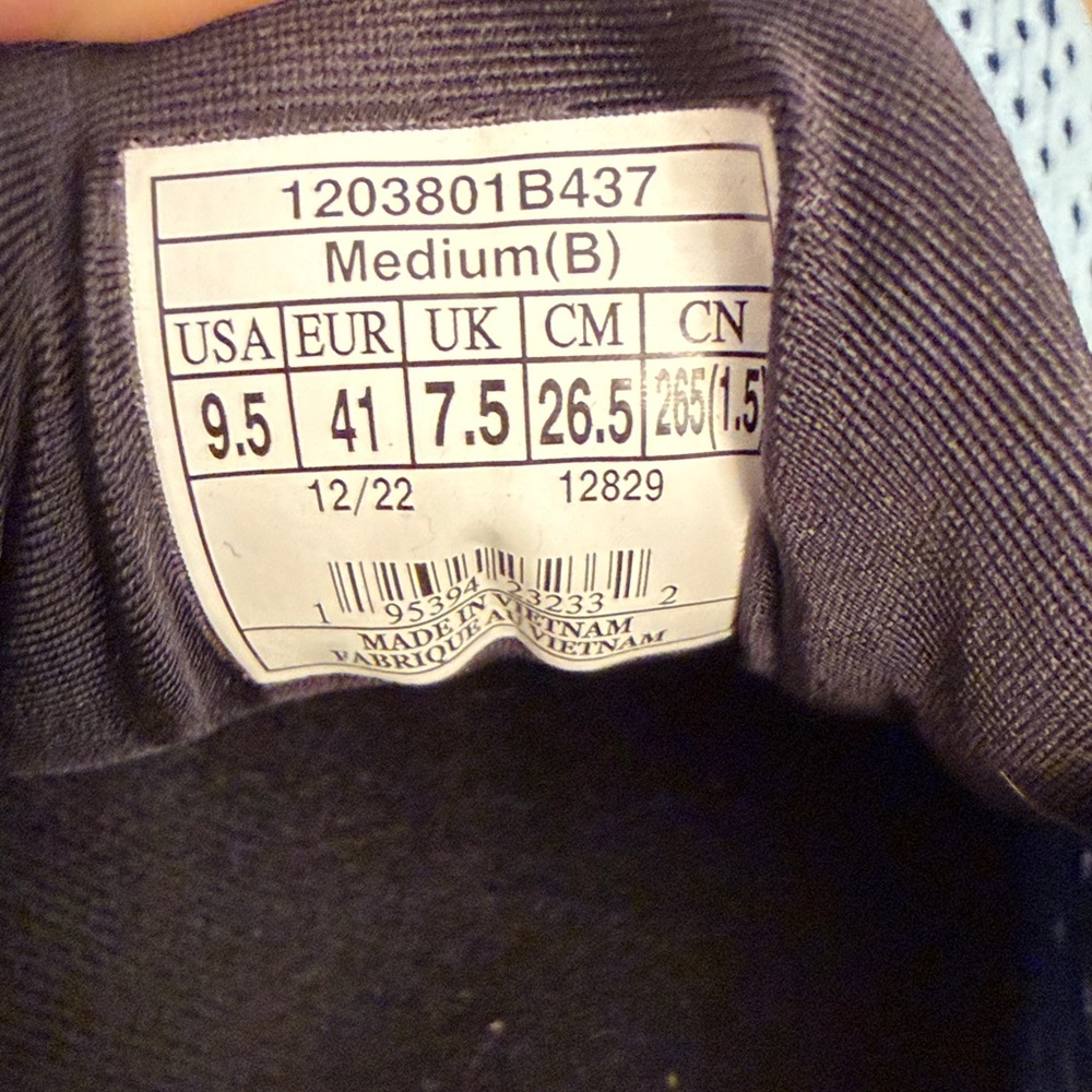 Brooks Ghost 15 Athletic Shoes in Light Blue and Black - Picture 2 of 6